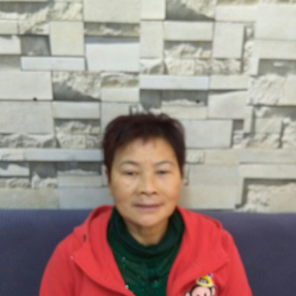 落寂闻橘子的照片