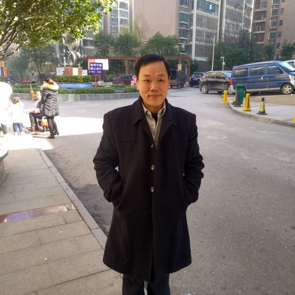 花生回眸儒雅的照片