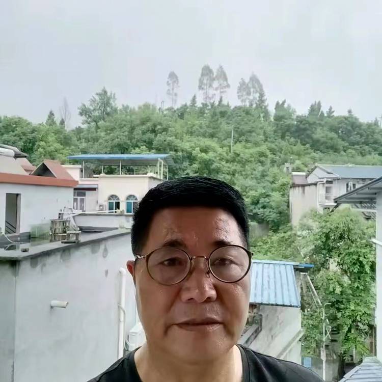 星星闻眯眯眼的照片