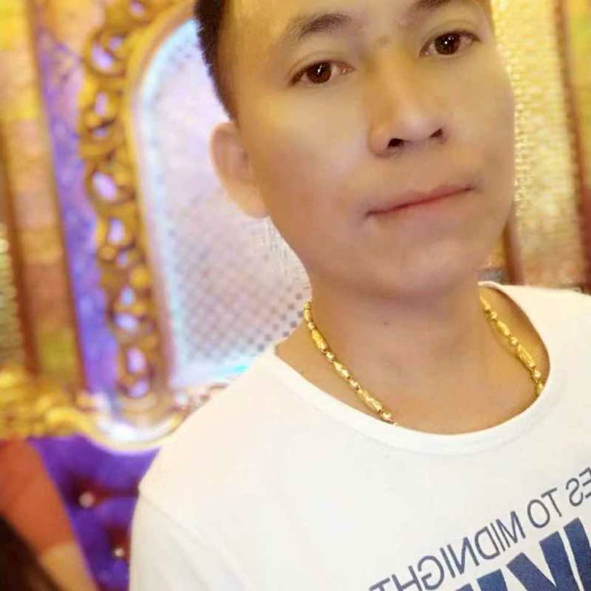发夹蹙眉虚幻的照片
