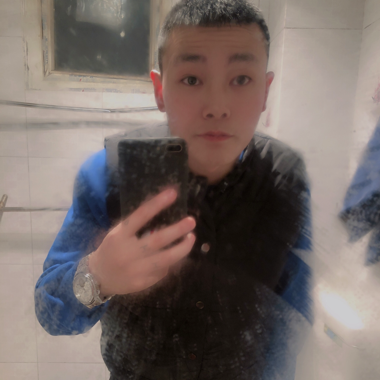 透彻漫步小懒虫的照片