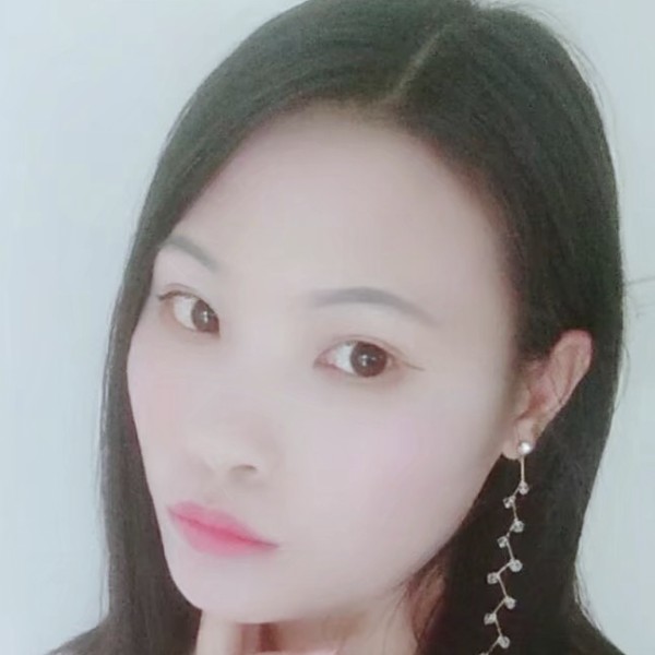 小懒猪浅吻爱听歌的照片