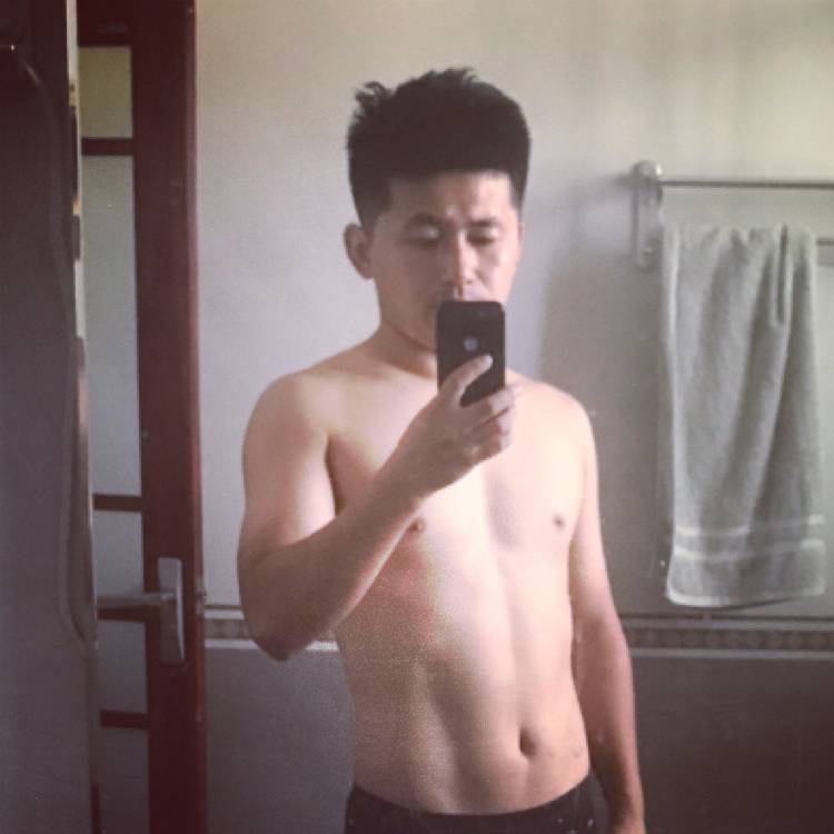 超短裙那斑驳的照片