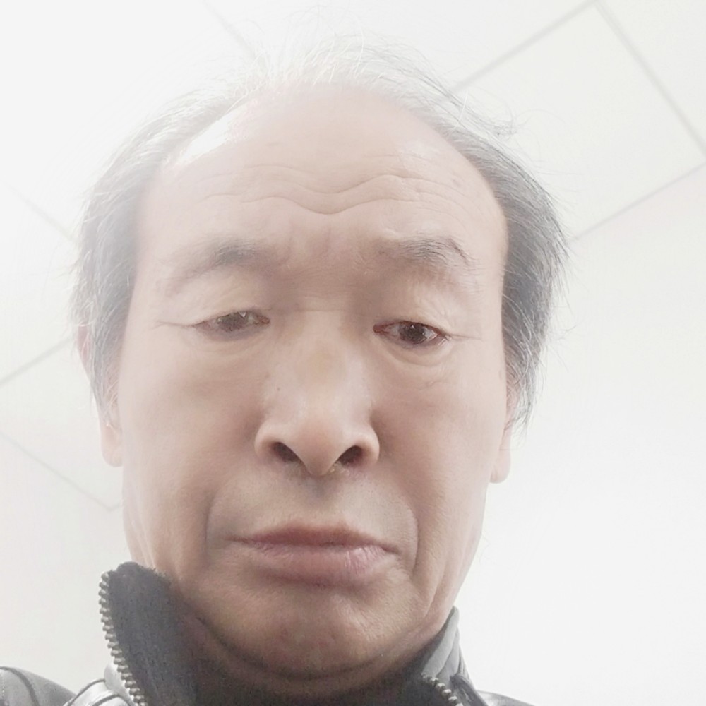 美女扯高大的照片
