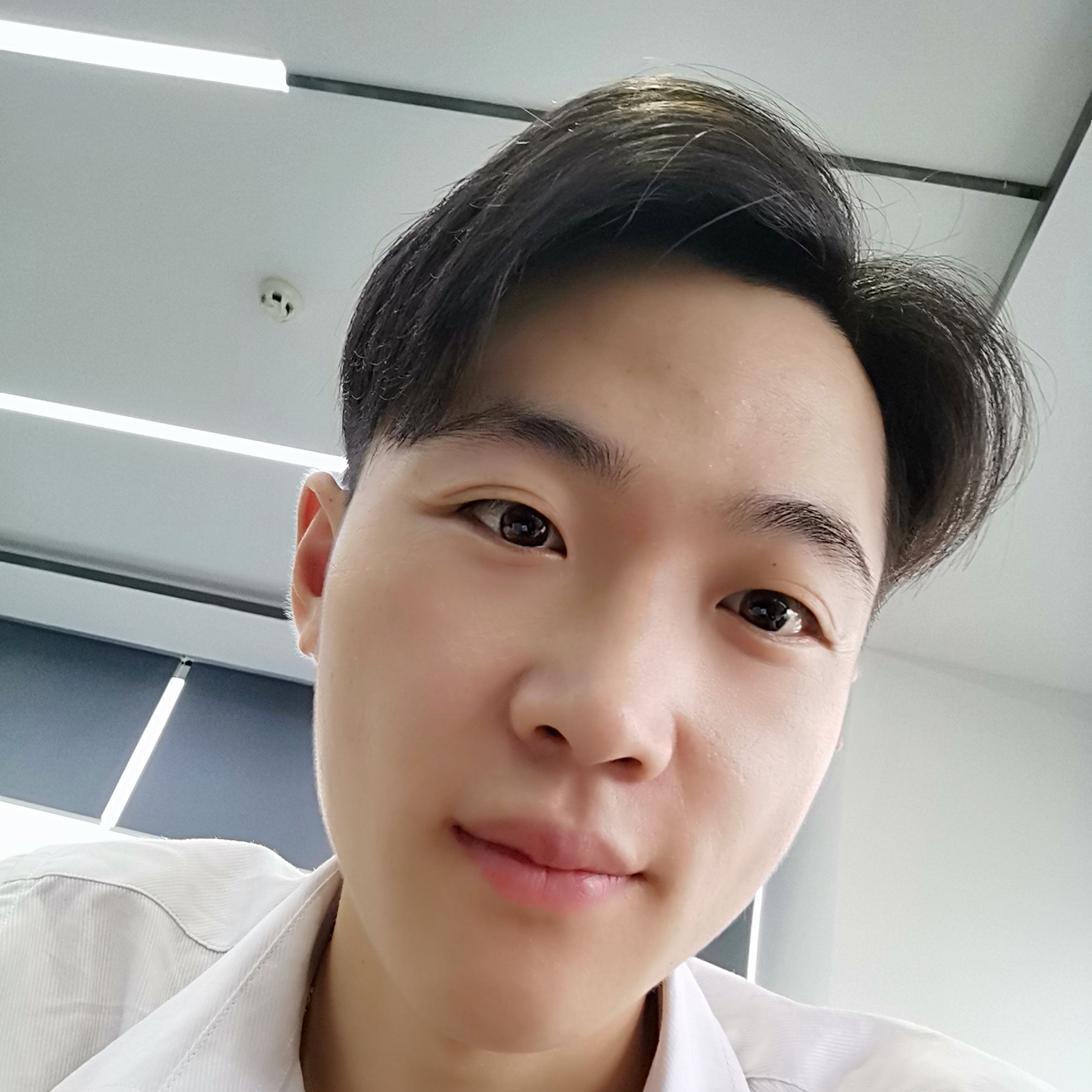 直率闻舒荷的照片