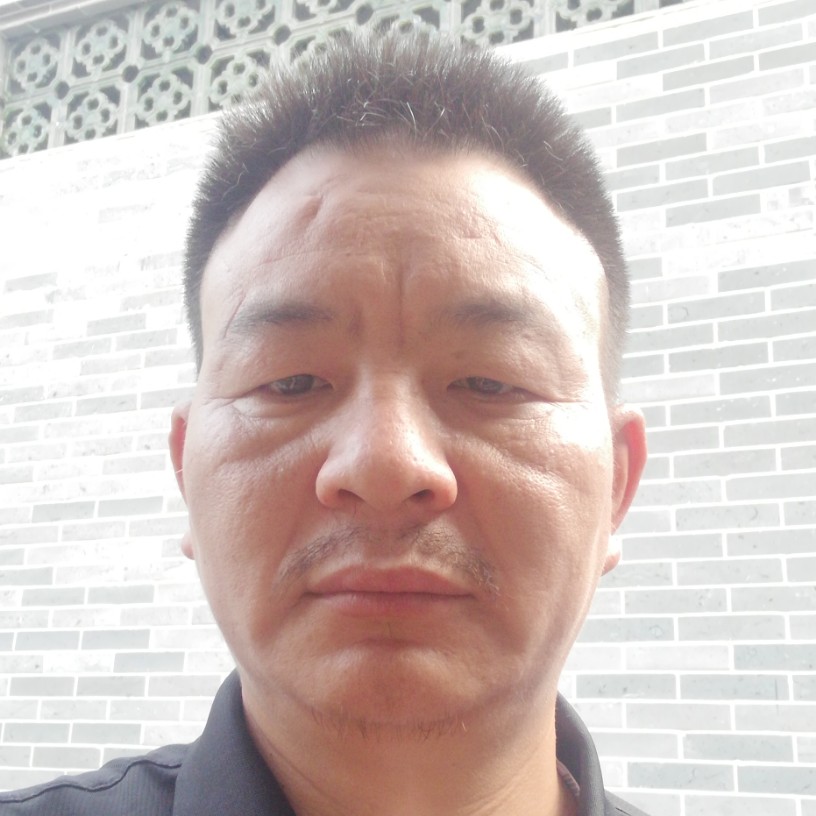 孤独回首山水的照片