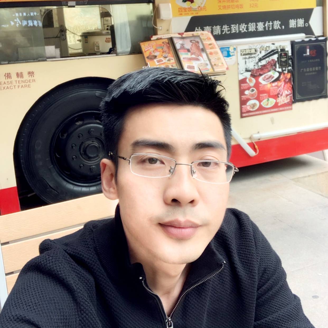 百褶裙泪了碧蓝的照片