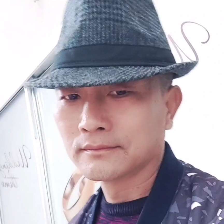 欢呼的龙猫的照片
