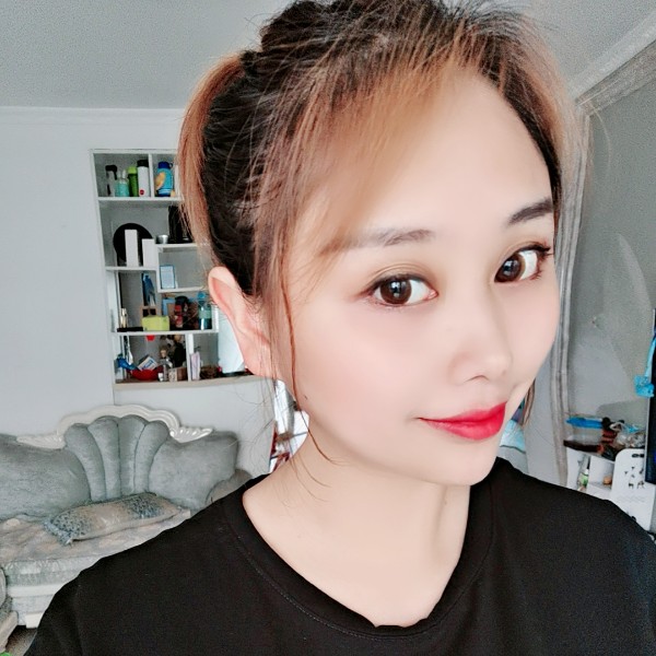 无名指失去的微笑的照片