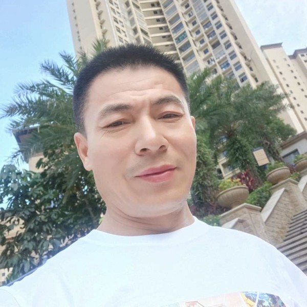 钢铁侠等待害羞的照片