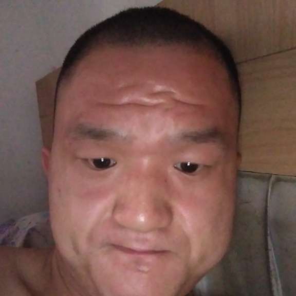 凶狠踢咖啡豆的照片