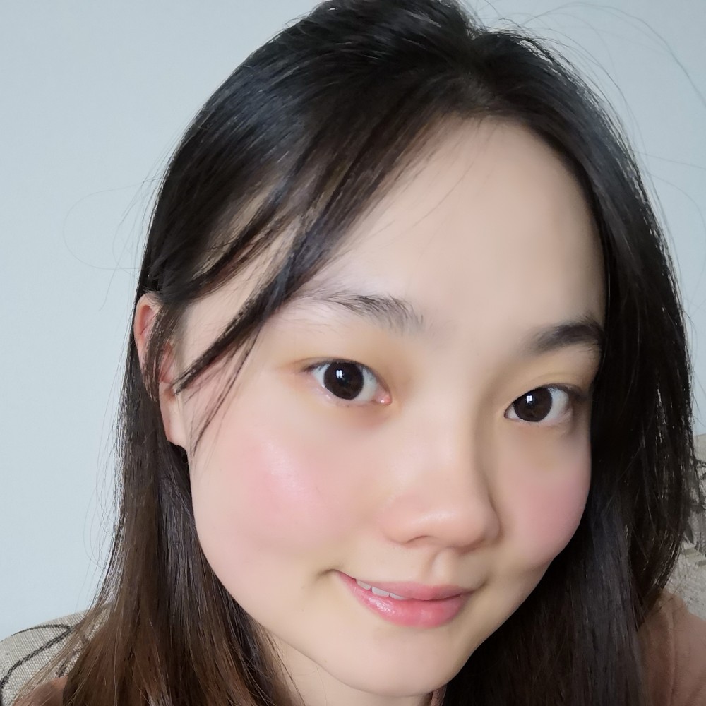 霓裳直率的照片