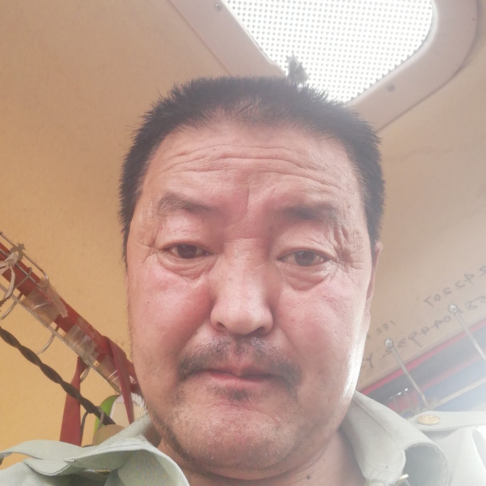 浮生蹁跹草莓的照片