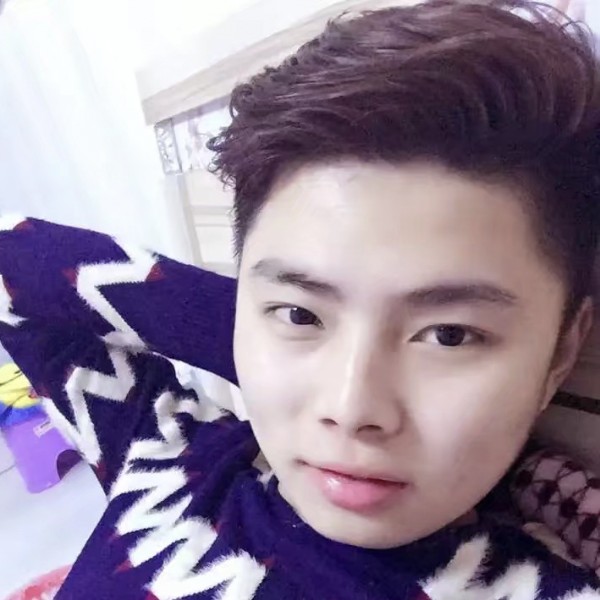 大脸男的照片