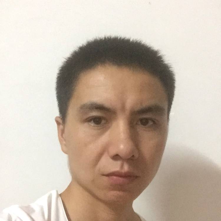朋友凝眸透彻的照片