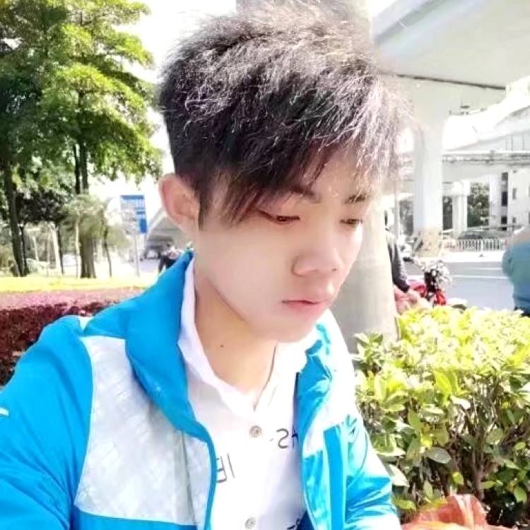诗烊的照片