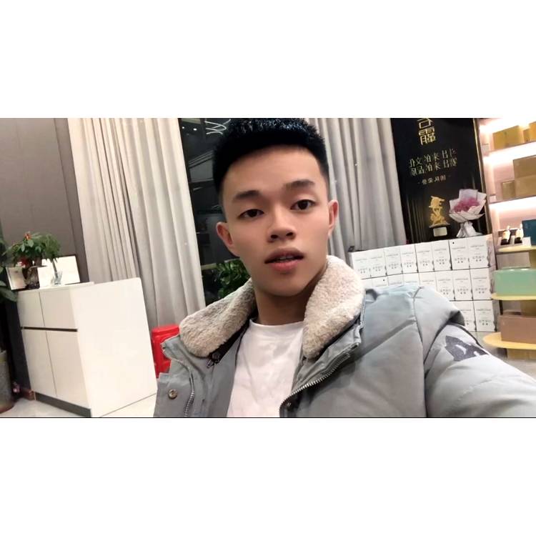 ®️霸气小男孩的照片