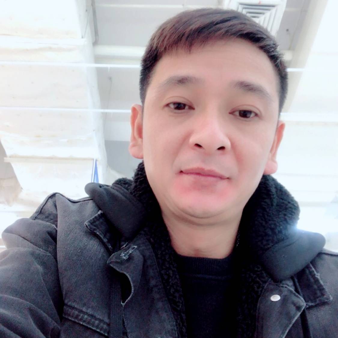 光亮爱巨人的照片