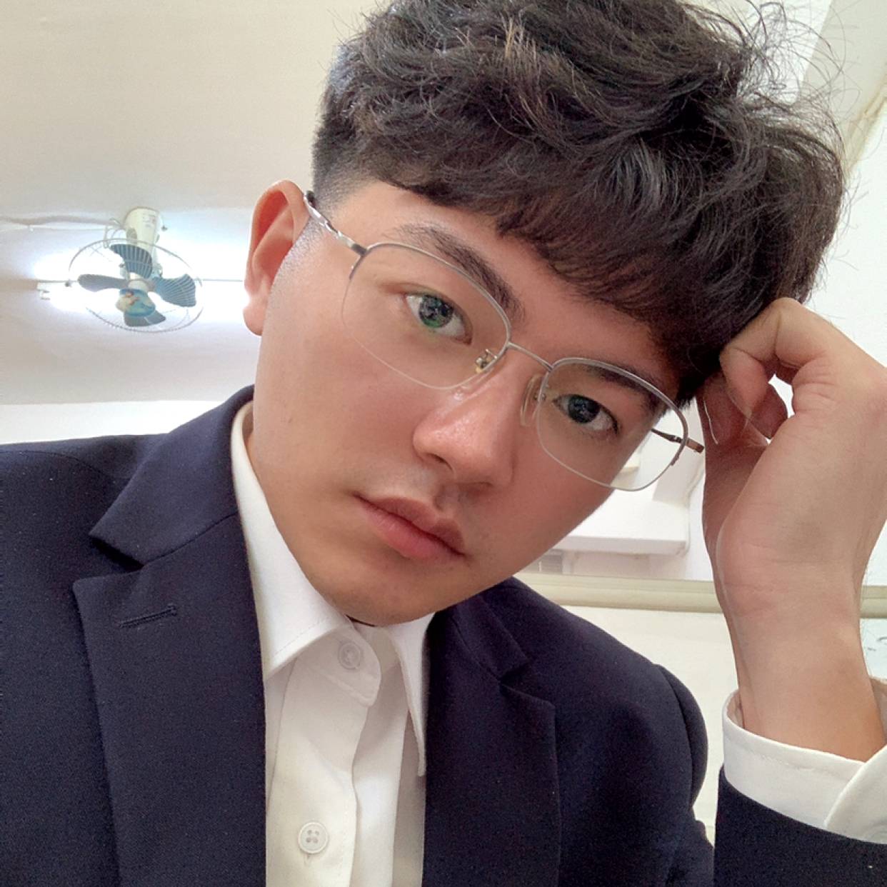 黑猫多么自信的照片