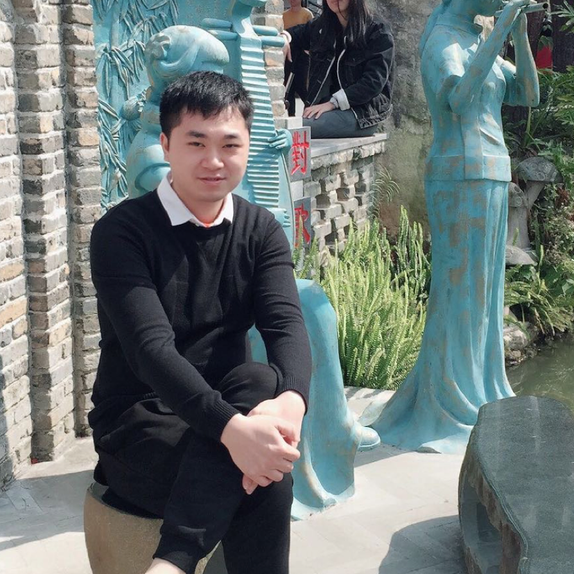 练伟的照片