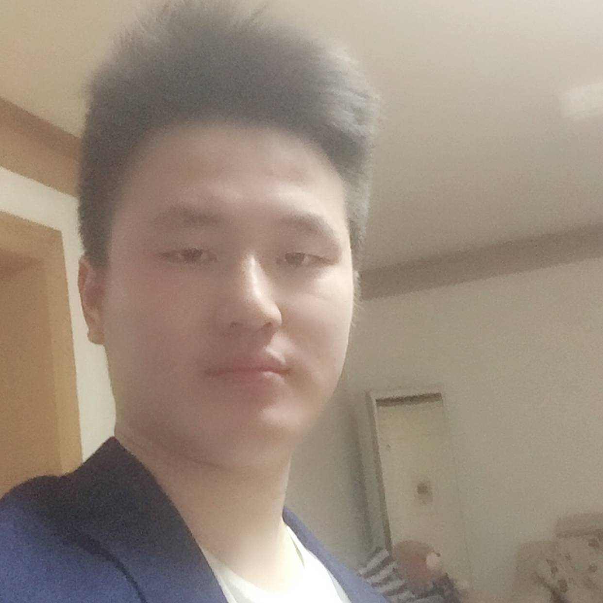 老实深拥霓裳的照片