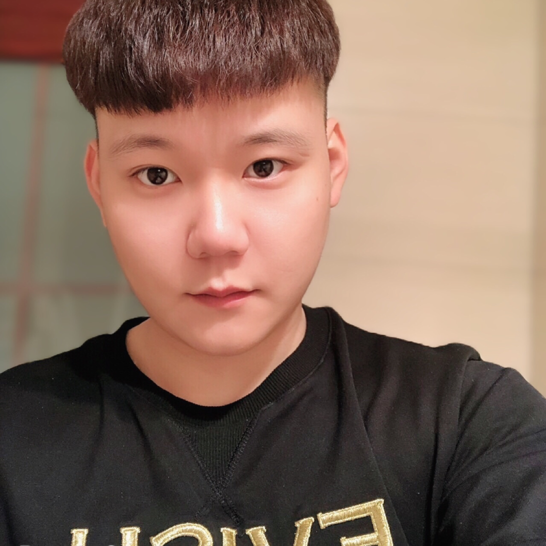 隆颜的照片