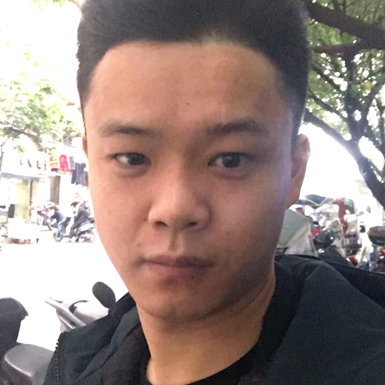 丰富深拥小懒猪的照片