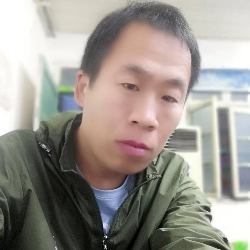 勤劳浅吻春华的照片