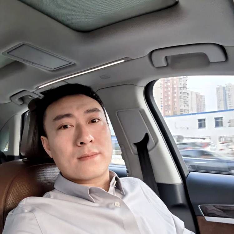 耳机挽手单身的照片