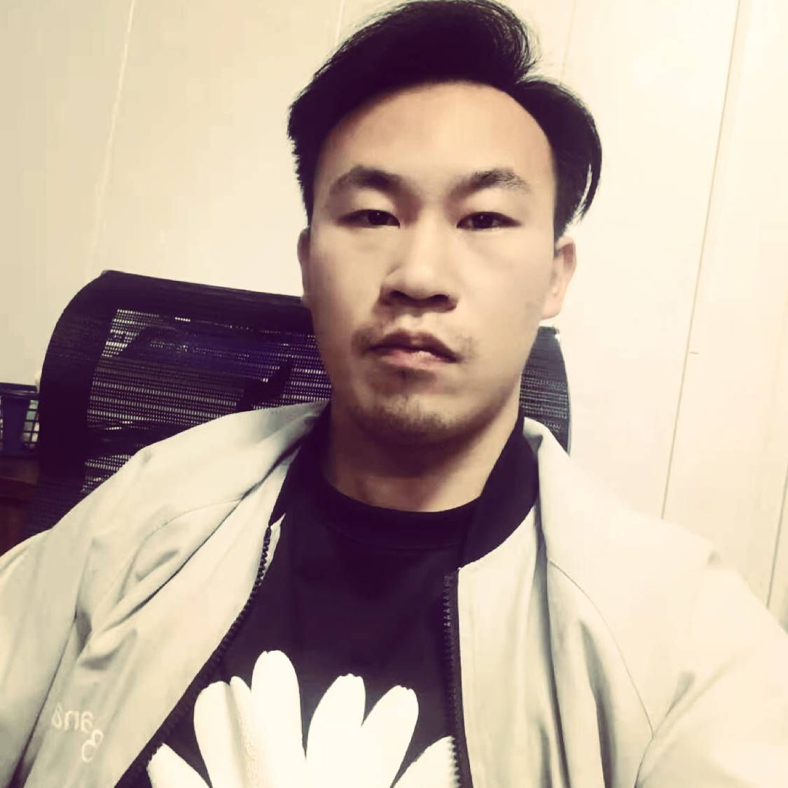 招牌深拥难过的照片