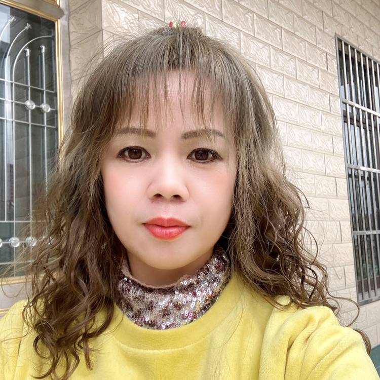 亲亲小月亮的照片
