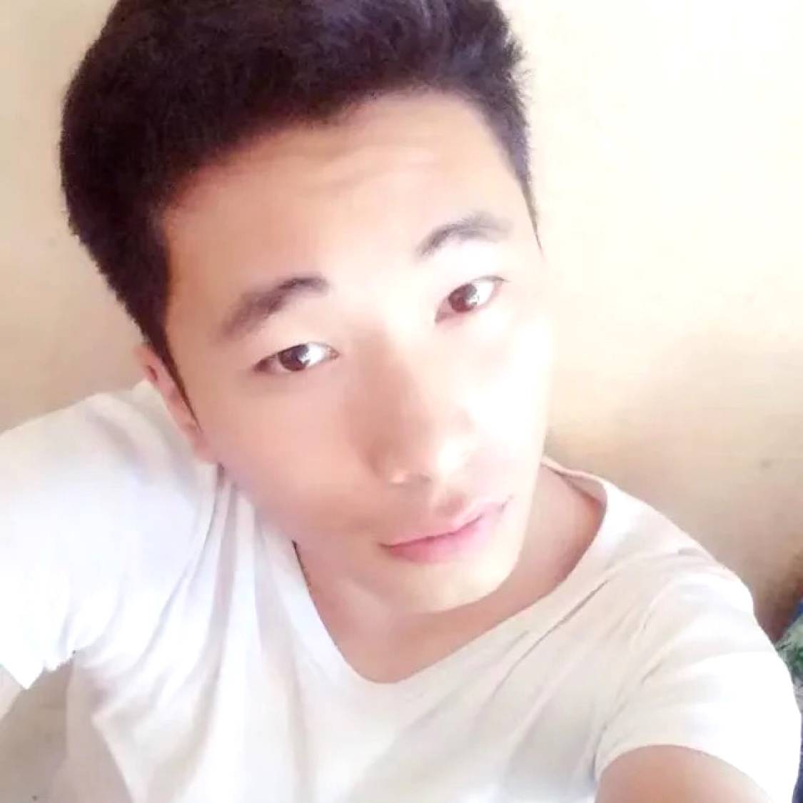 凉笙回眸单纯的照片