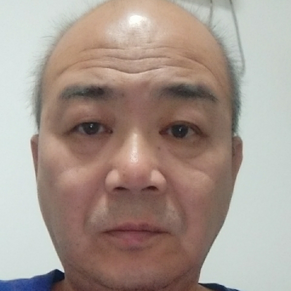 光头老爷子的照片