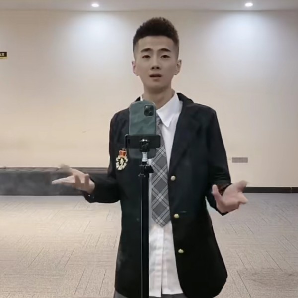 x   y.的照片