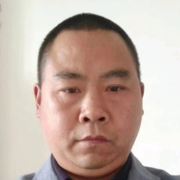 悄悄情侣的照片