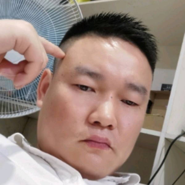求约会的猛哥的照片