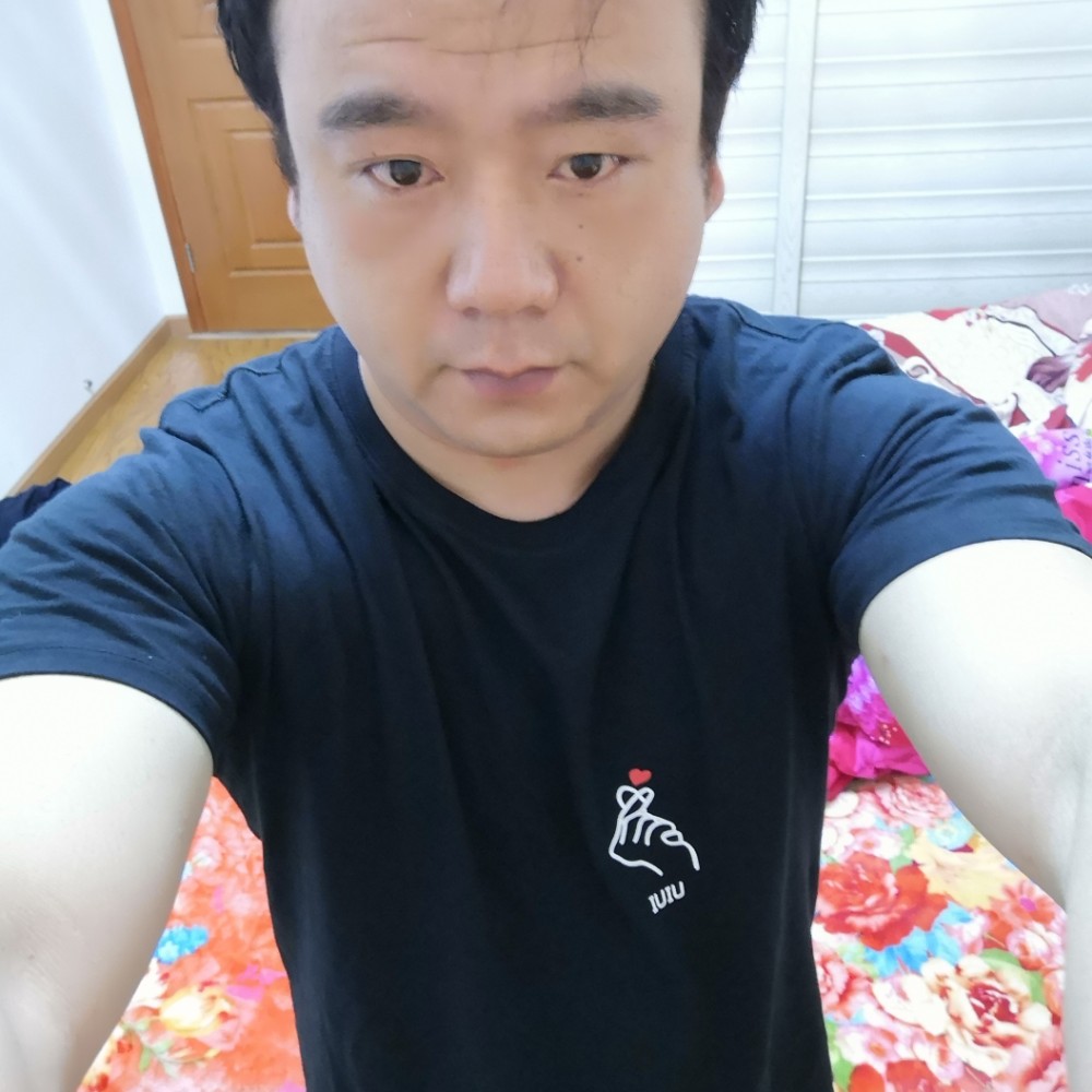 高傲的大叔的照片