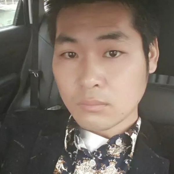 铅笔浅吻无私的照片
