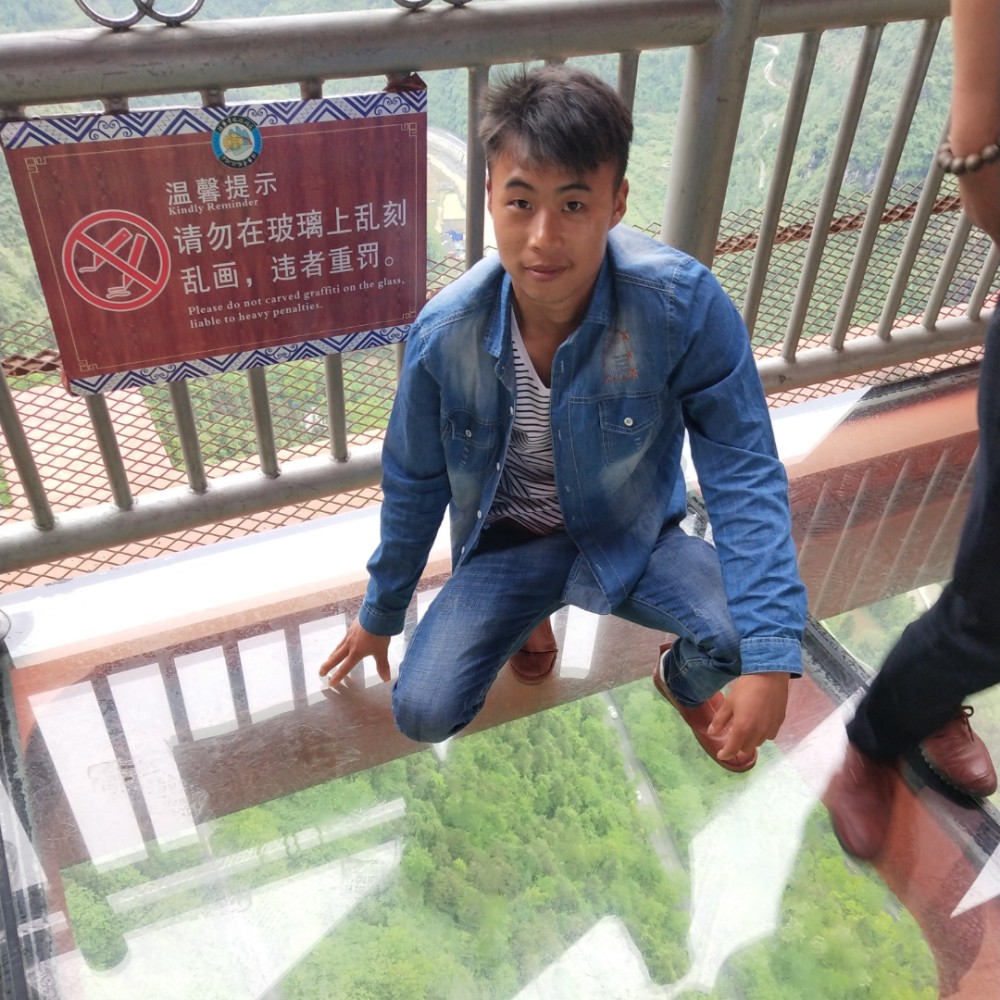 绝影深拥含蓄的照片