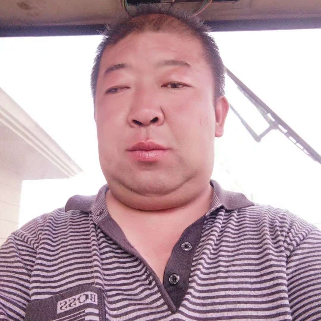 精明凝眸大地的照片