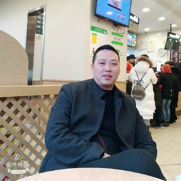 帅哥爱恋大方的照片
