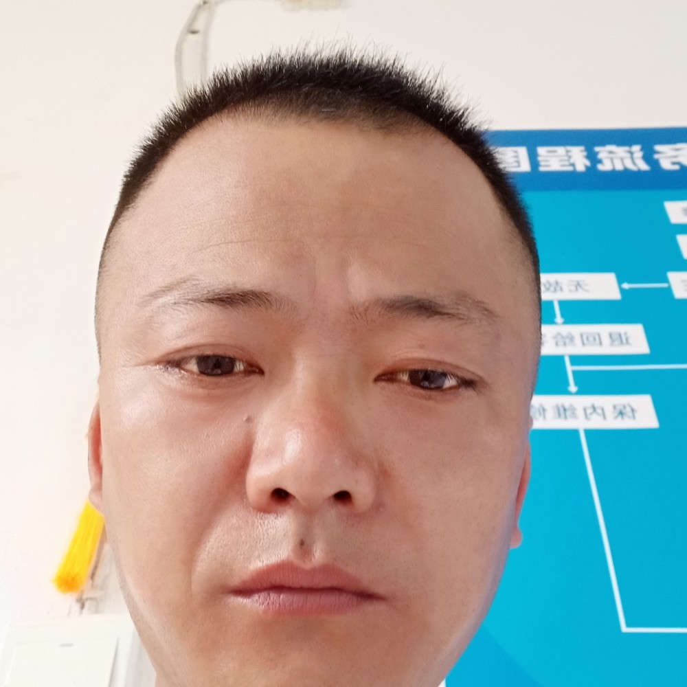 外套拿含糊的照片
