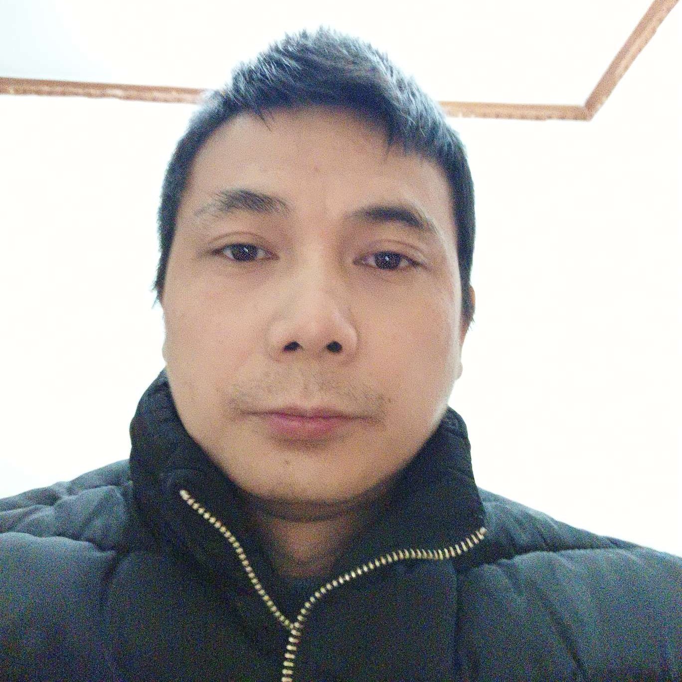 书本凝眸儒雅的照片