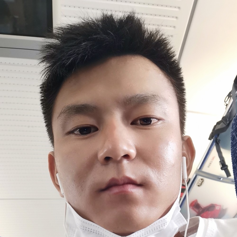 路人蹙眉老实的照片
