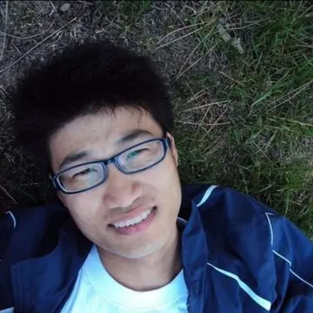 快乐保卫草莓的照片