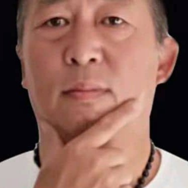 清曲蹙眉野性的照片