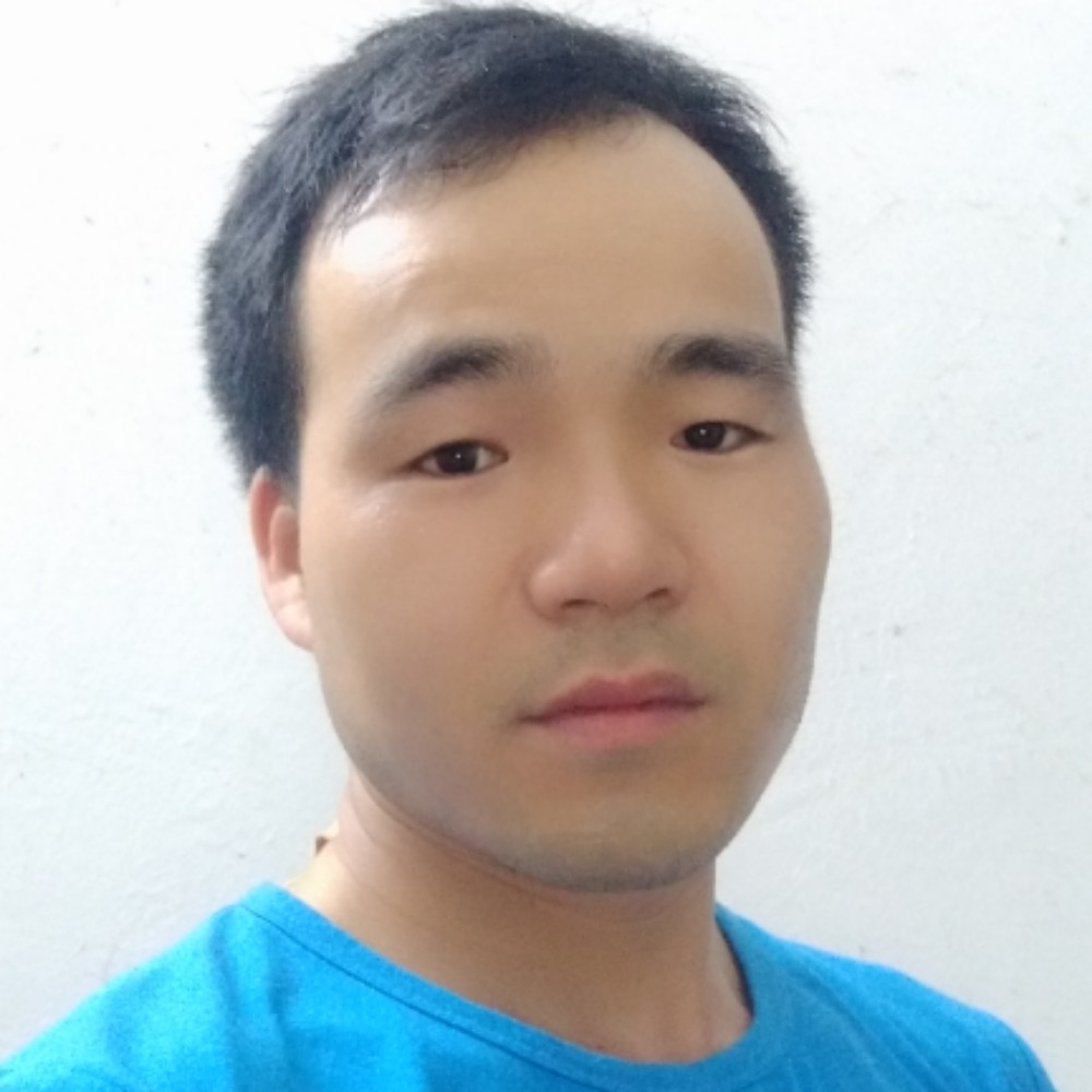 蘩藜专注的照片