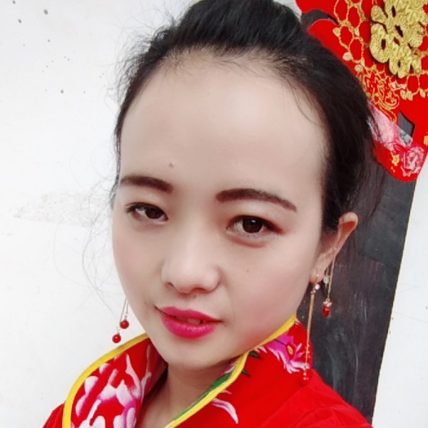 哭泣的丫头的照片
