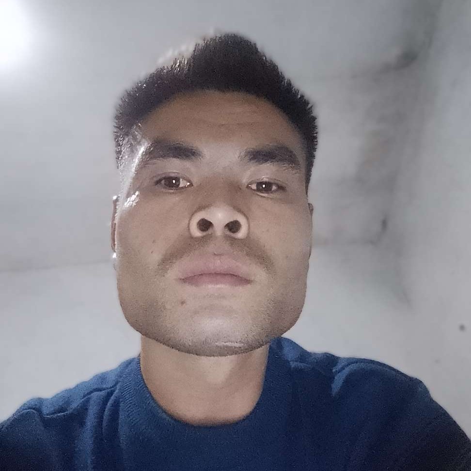 丰富回眸帅哥的照片