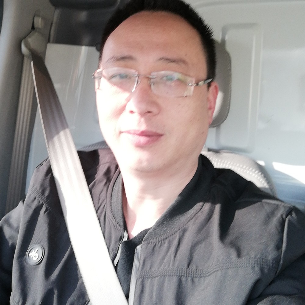 勤恳巨人的照片